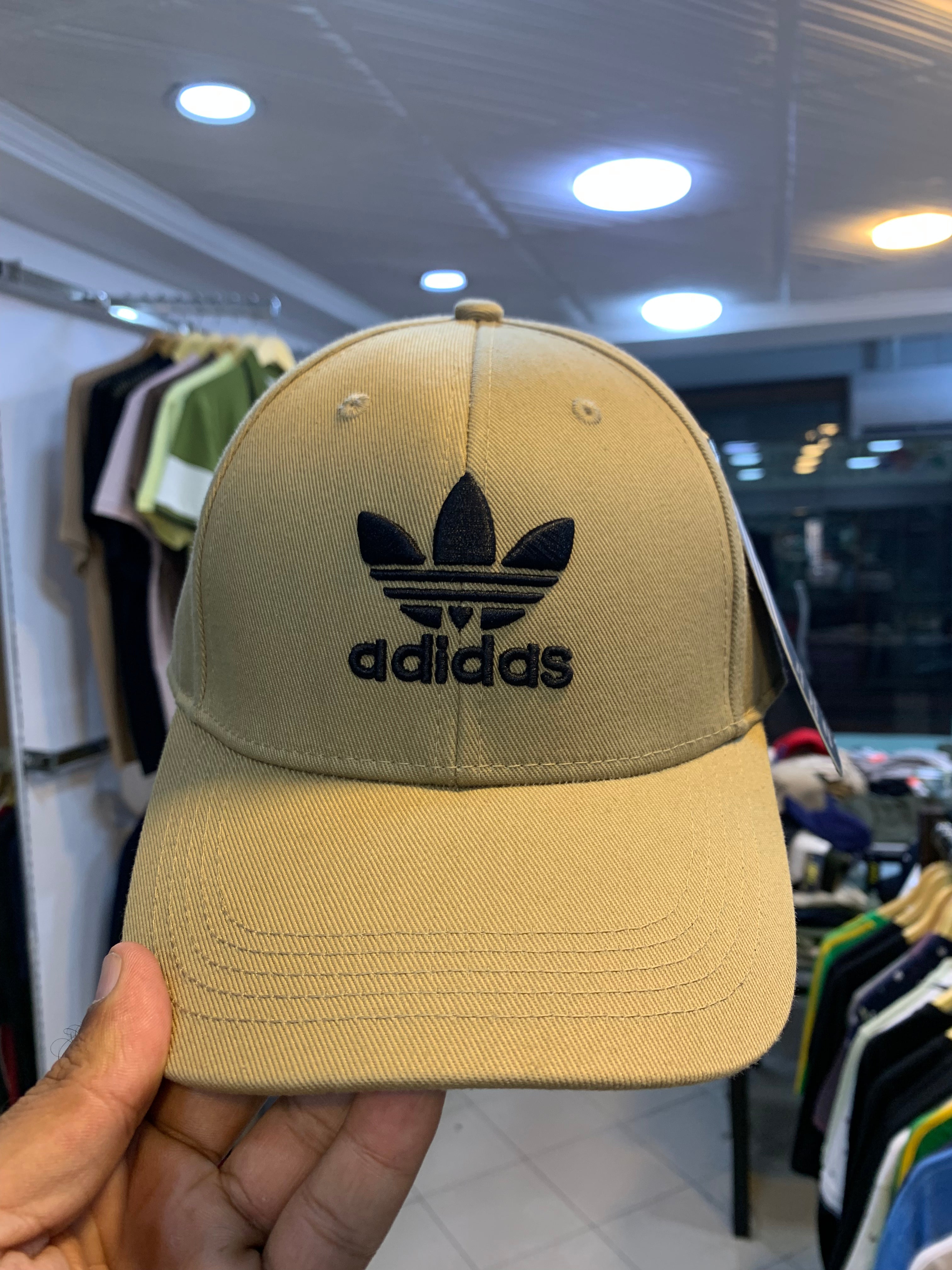 Adi cap Beige